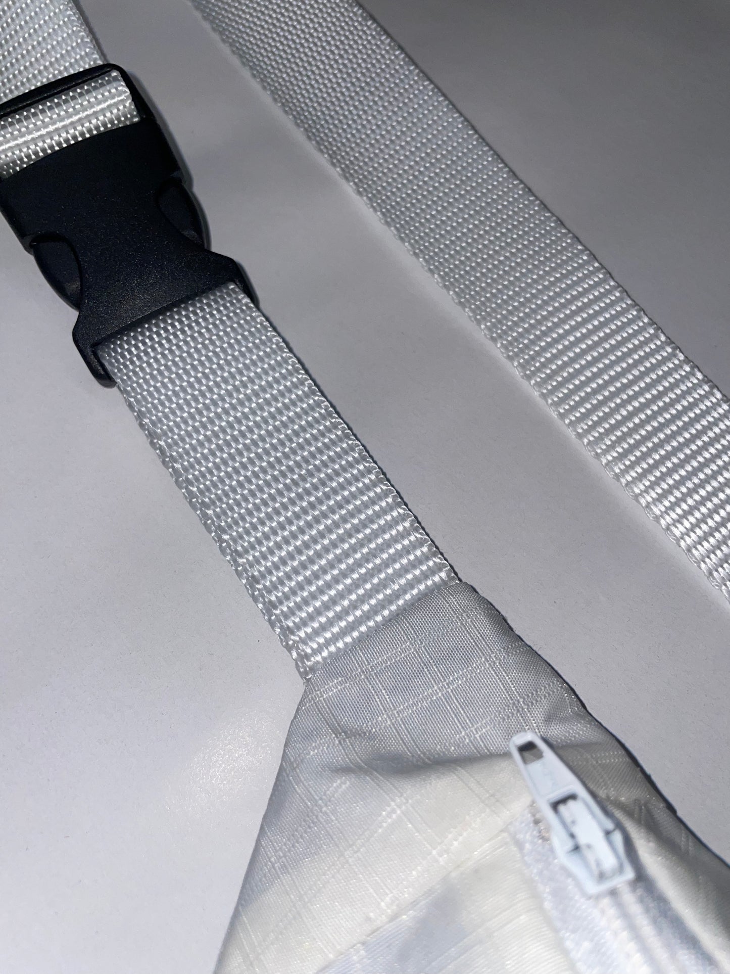 Banane Blanche - Intérieur violet - 100% voiles recyclées